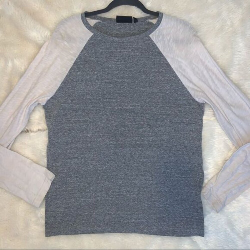 Men’s Sz Medium Grey Long Sleeve